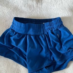 Lululemon hotty hots size 2 inches 2.5 inches